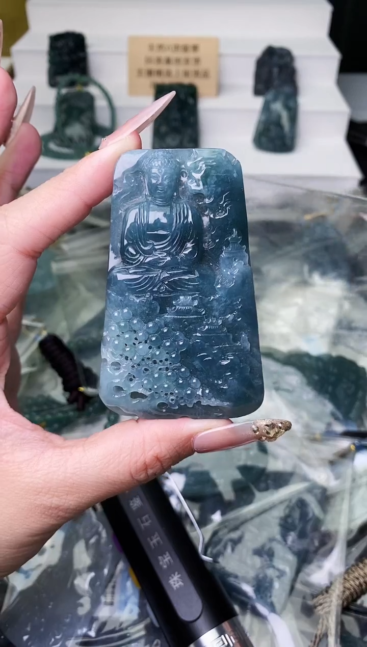 颈饰未镶嵌翡翠 