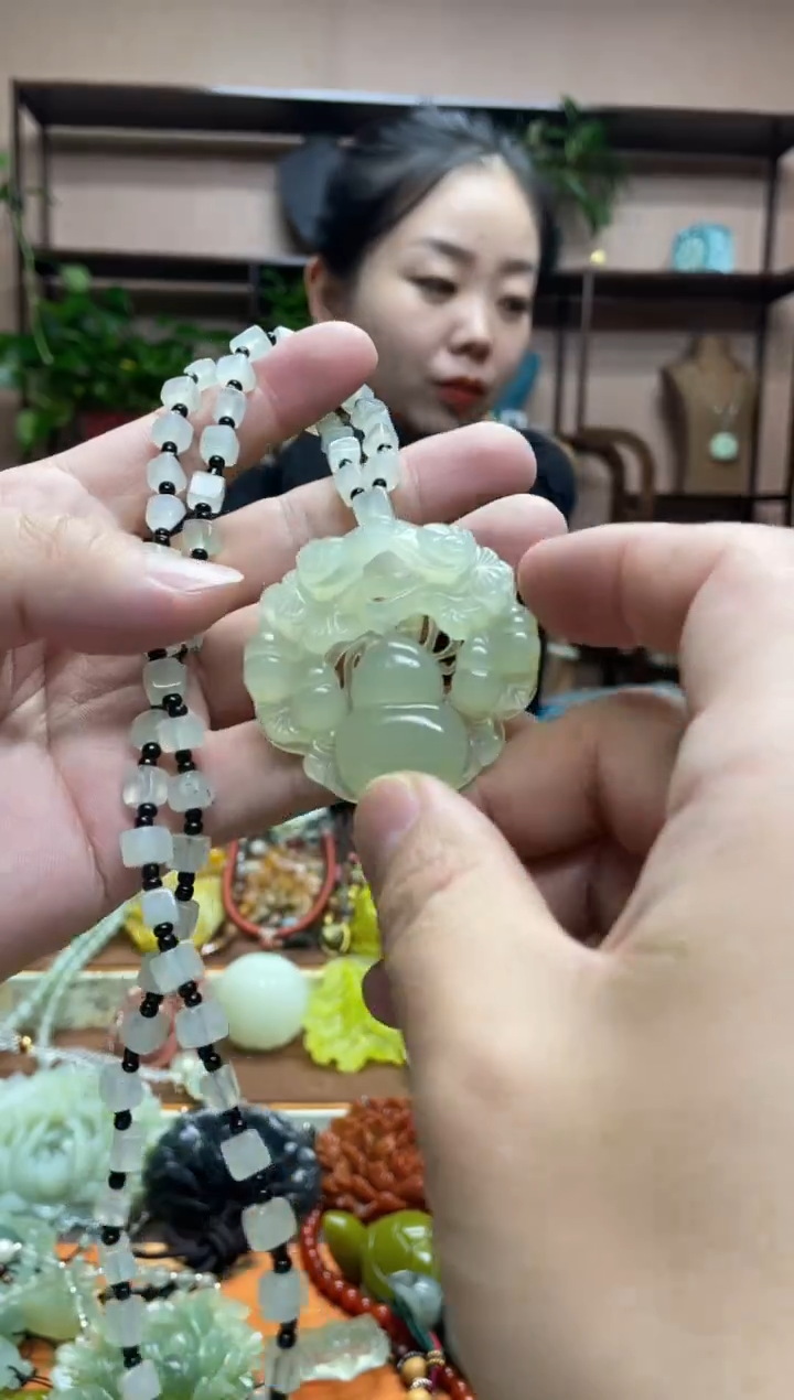 未镶嵌岫玉吊坠·