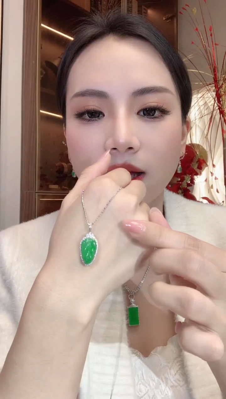 【闪购商品】翡翠吊坠(不含链)18K金镶嵌A5