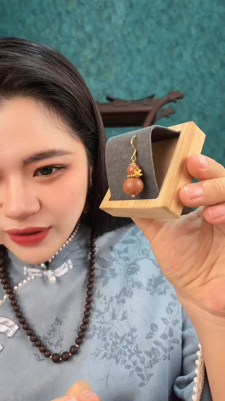 珠串安宫香方葫芦耳环一对