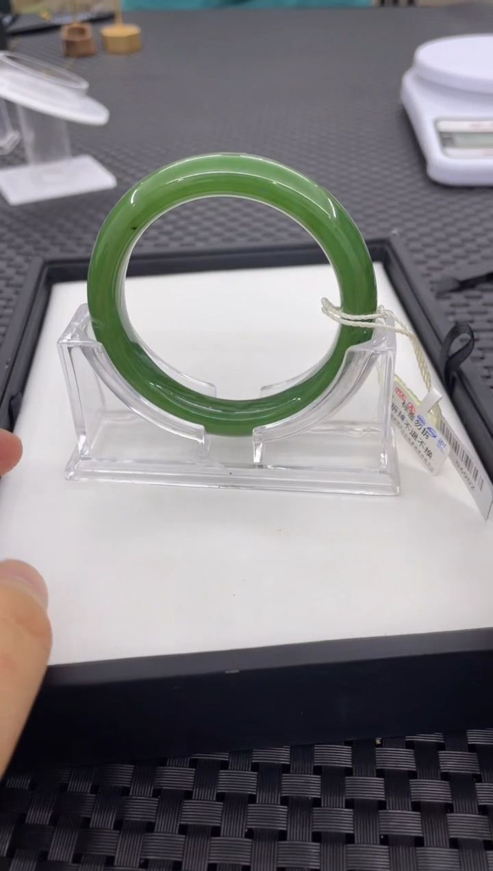 和田玉手镯未镶嵌小****a一条55有矿点（多样性发一件）Z0690