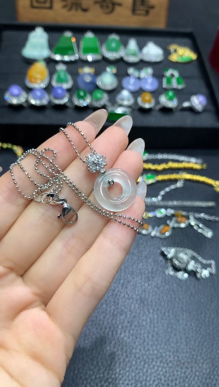 吊坠(赠链)未镶嵌翡翠5多样性随机发货1件