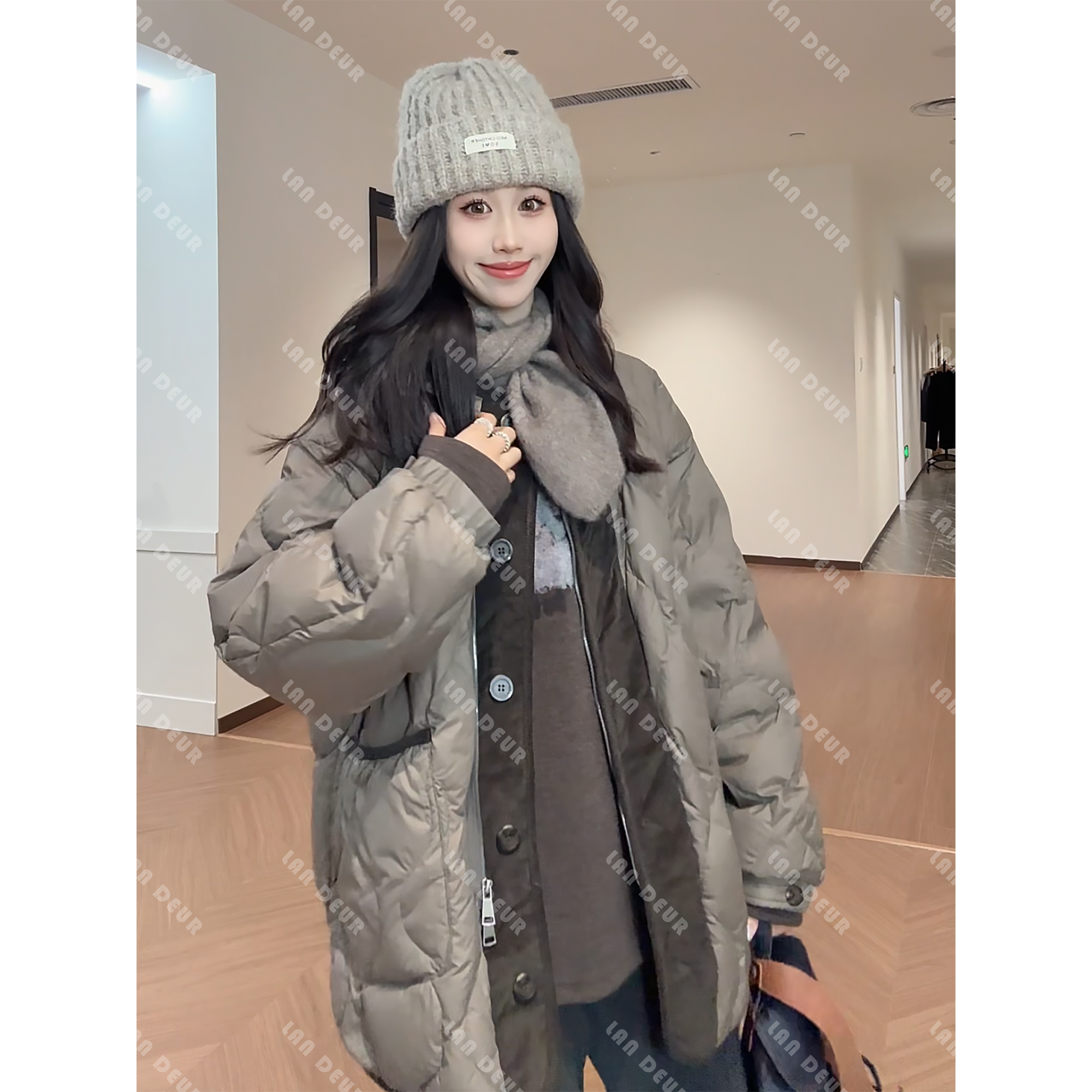 JIUJIU【踏雪香风】通勤百搭简约圆领撞色保暖羽绒服外套女