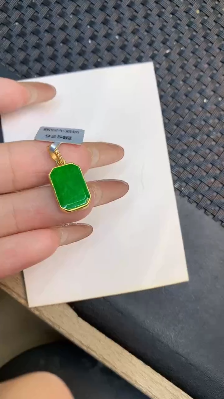 颈饰未镶嵌翡翠1