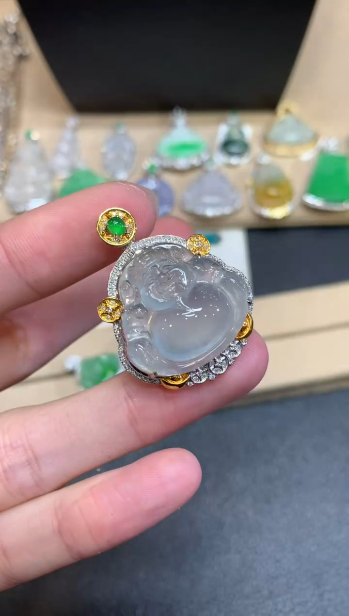 【闪购商品】翡翠颈饰18K金镶嵌财神爷【无服务费】