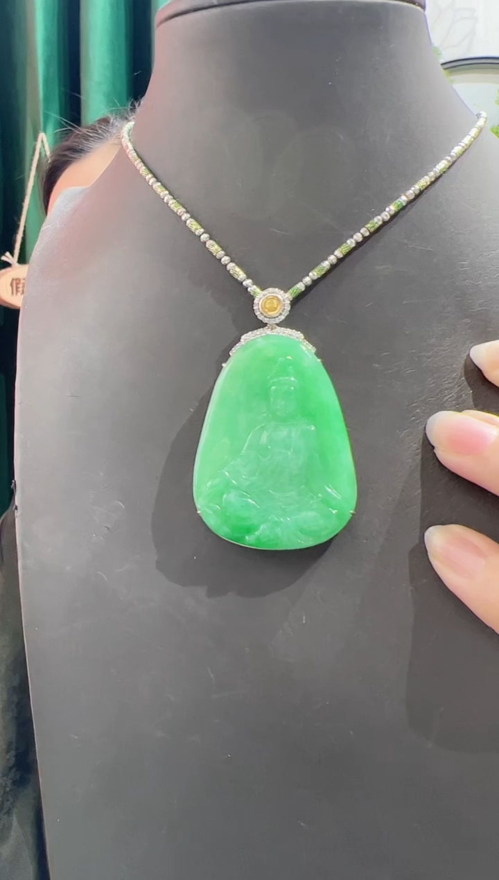 翡翠18K金镶嵌颈饰888888888888