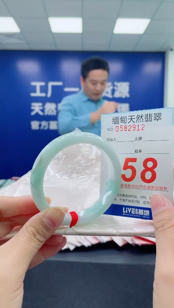 未镶嵌手镯翡翠天然翡翠手镯