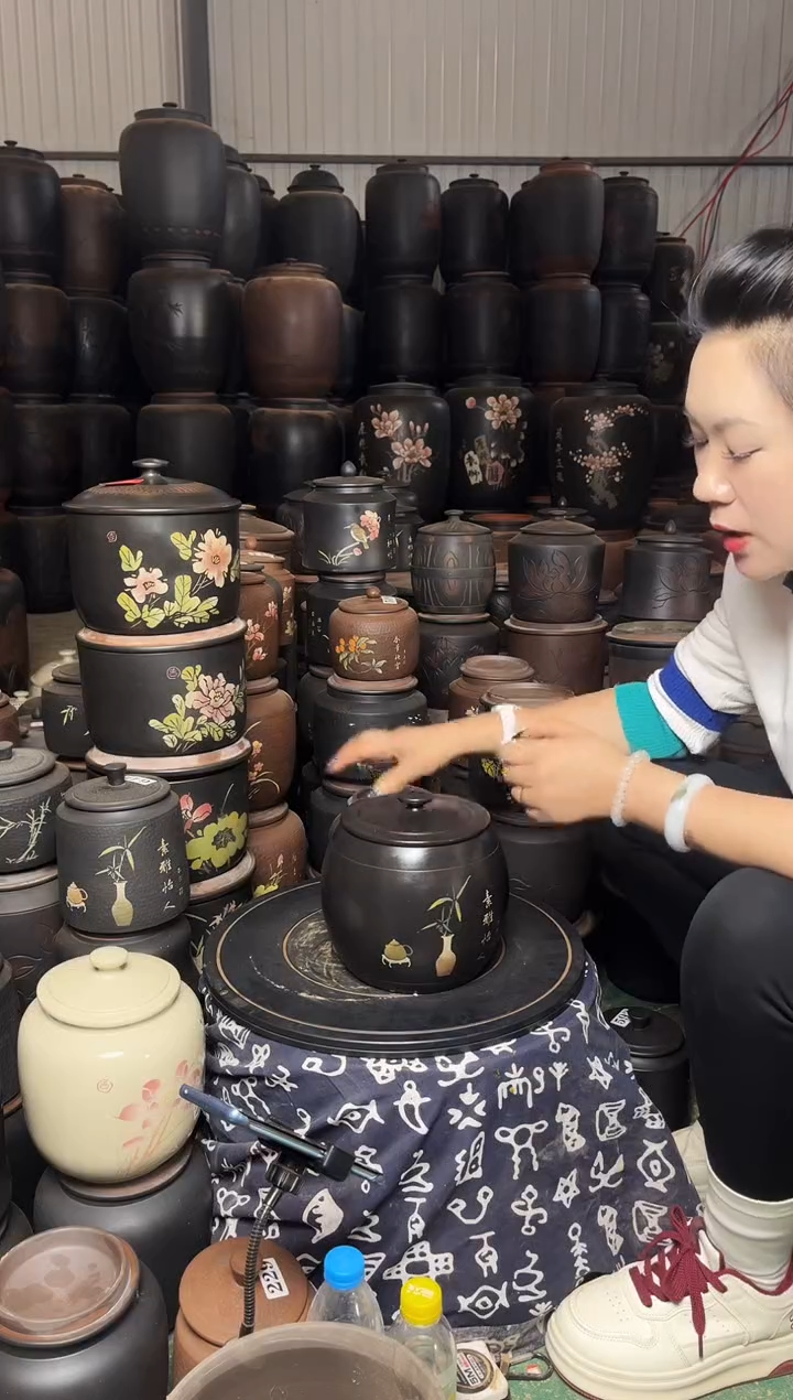 【闪购商品】壶瑕疵茶叶罐  彩填腰鼓  657