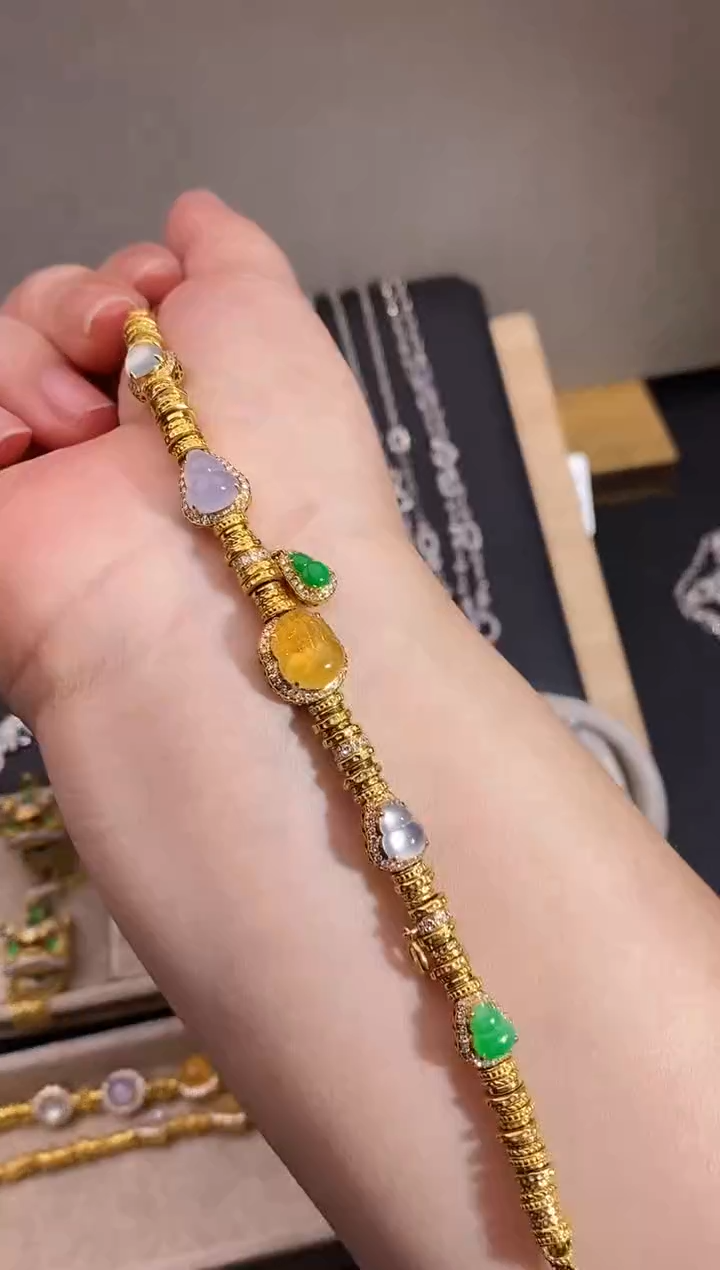 18K金镶嵌手链翡翠盘缠