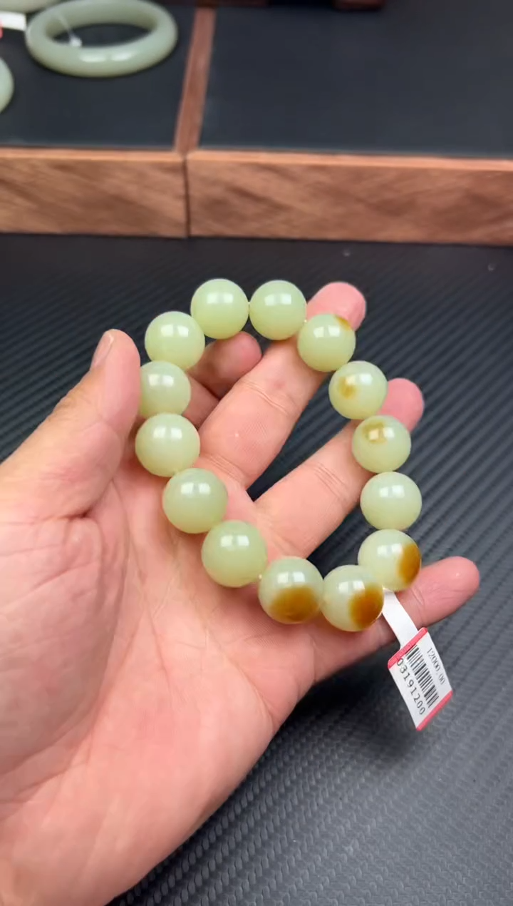 未镶嵌和田玉手串若羌微色差卡16