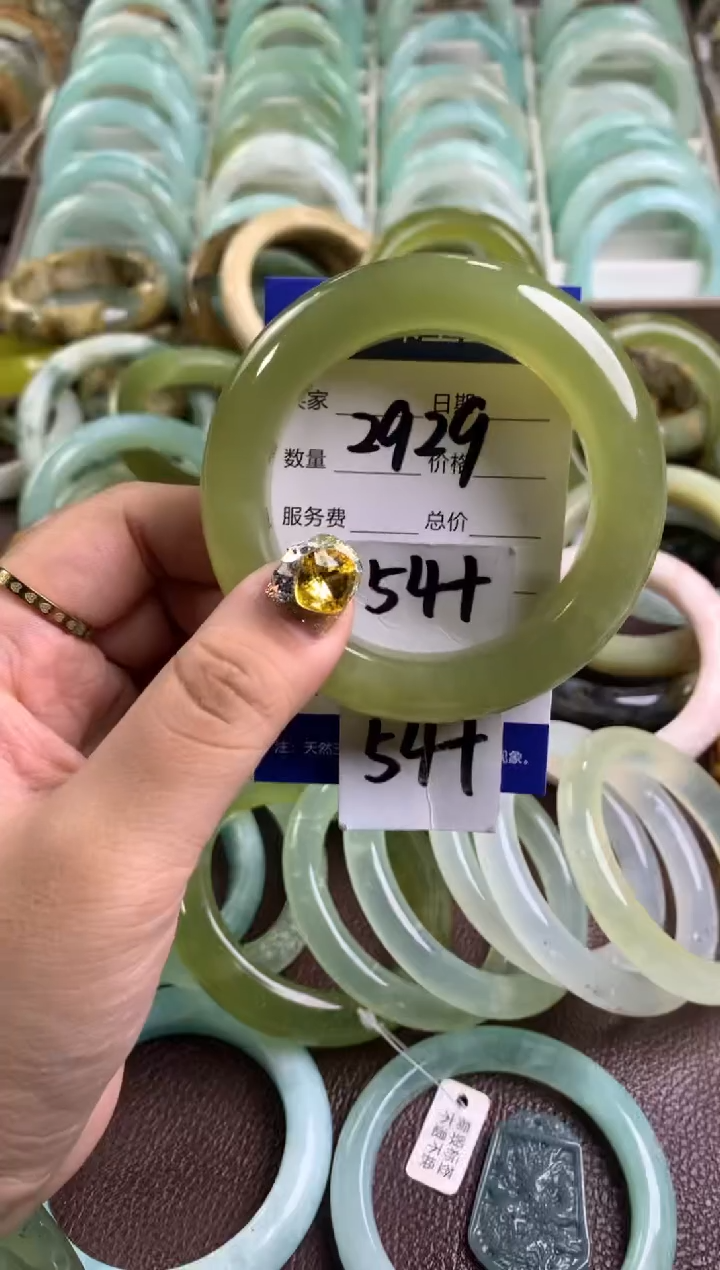 【闪购商品】蛇纹石玉手镯未镶嵌2929