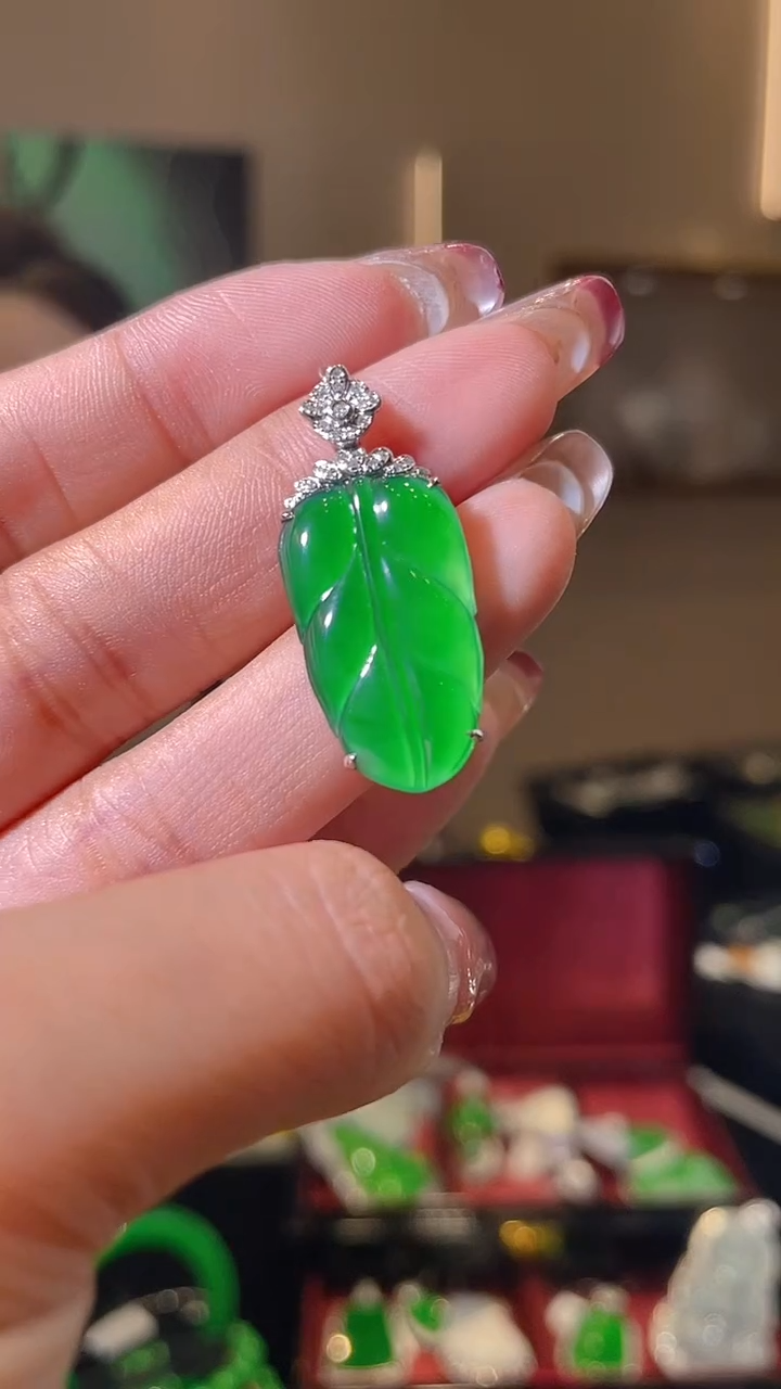 【闪购商品】翡翠吊坠(不含链)18K金镶嵌天然翡翠A货