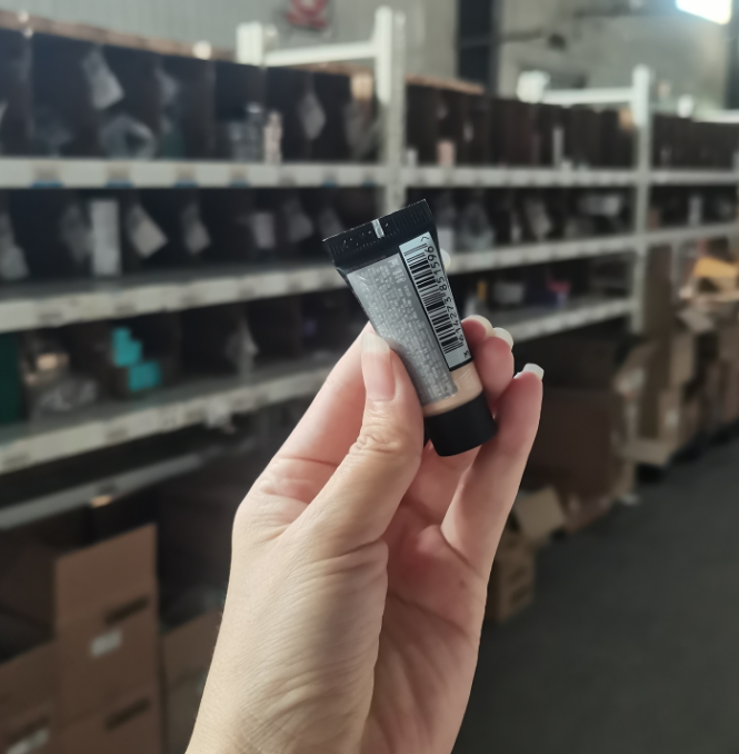 持妆清透粉底液10ml遮瑕控油持久修饰肤色