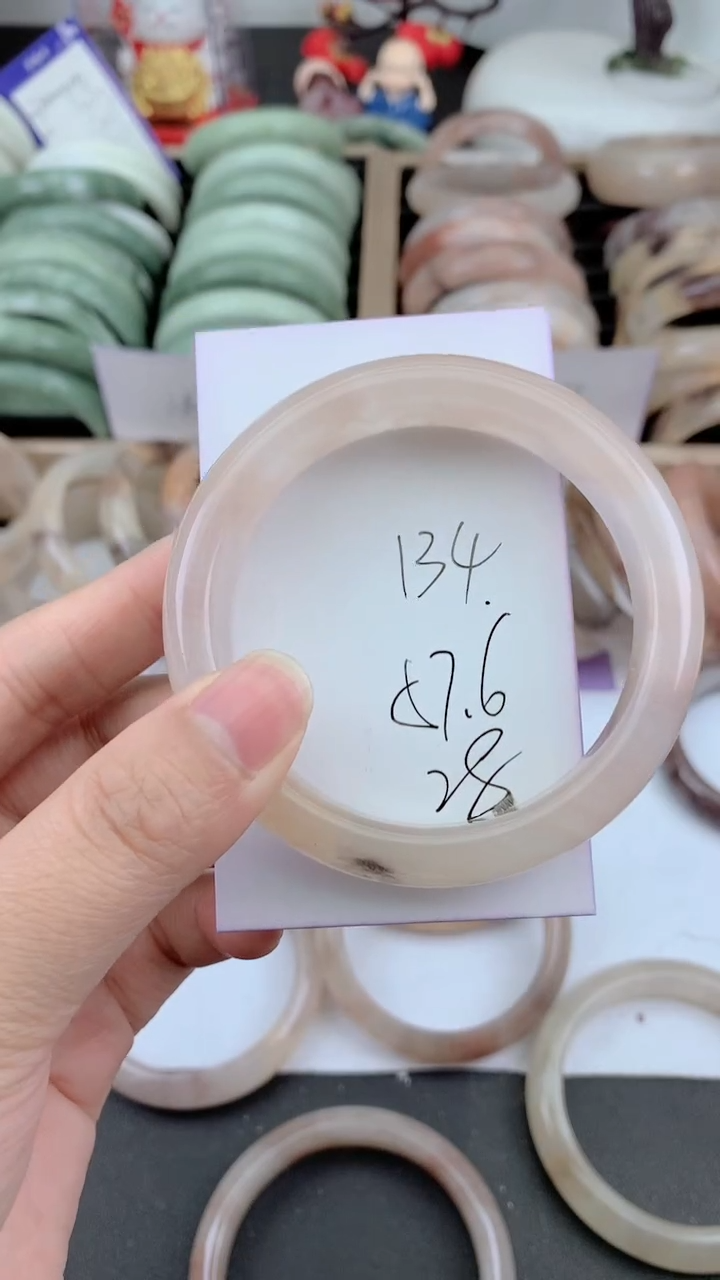 未镶嵌手镯石英质玉134