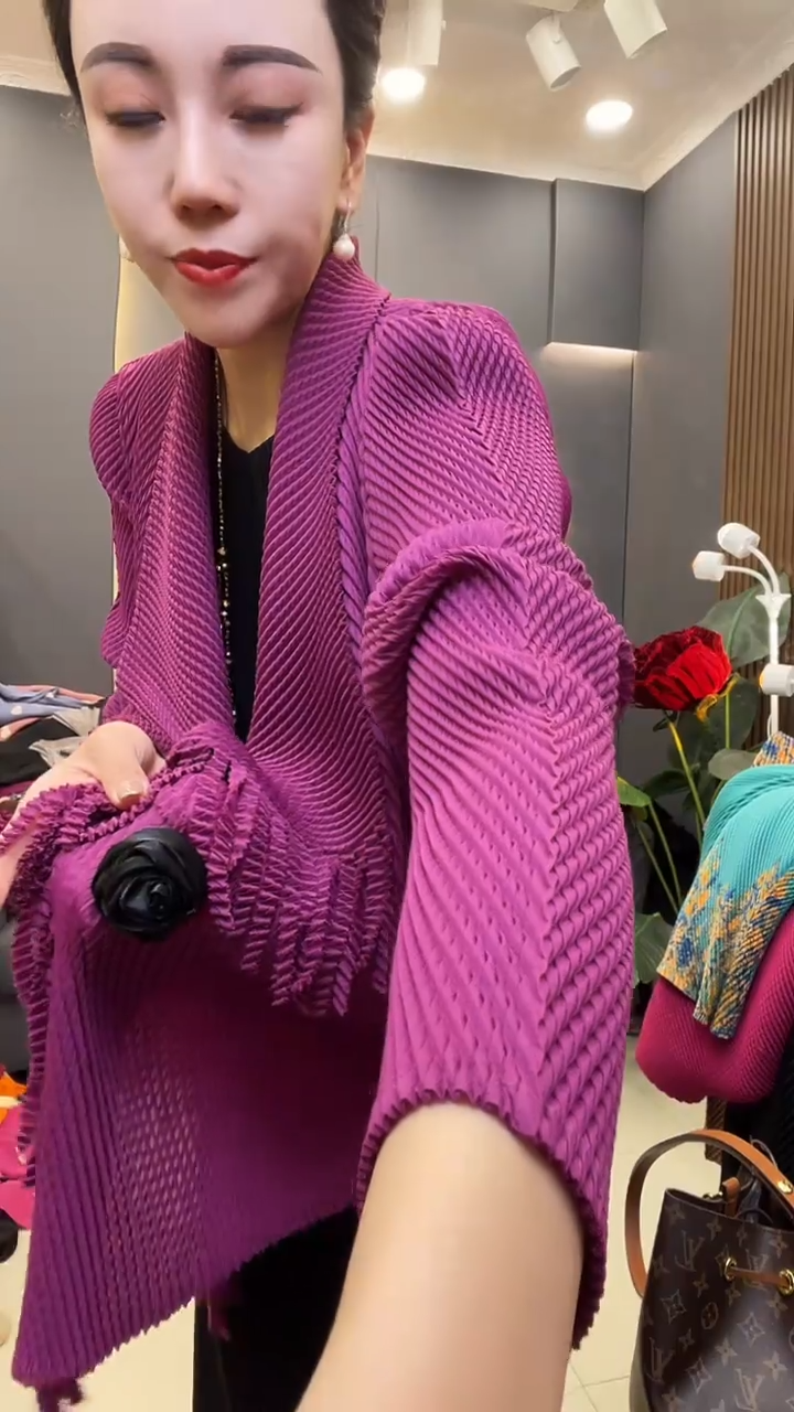 聚酯纤维（涤纶）玫紫色 流苏西服