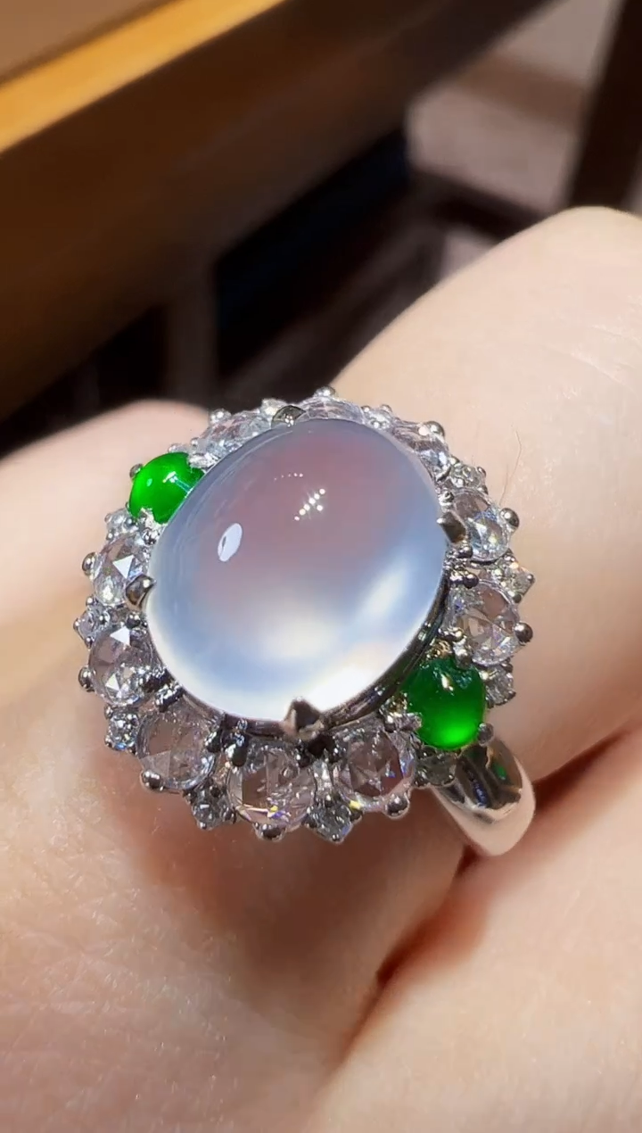 18K金镶嵌戒指翡翠蛋面