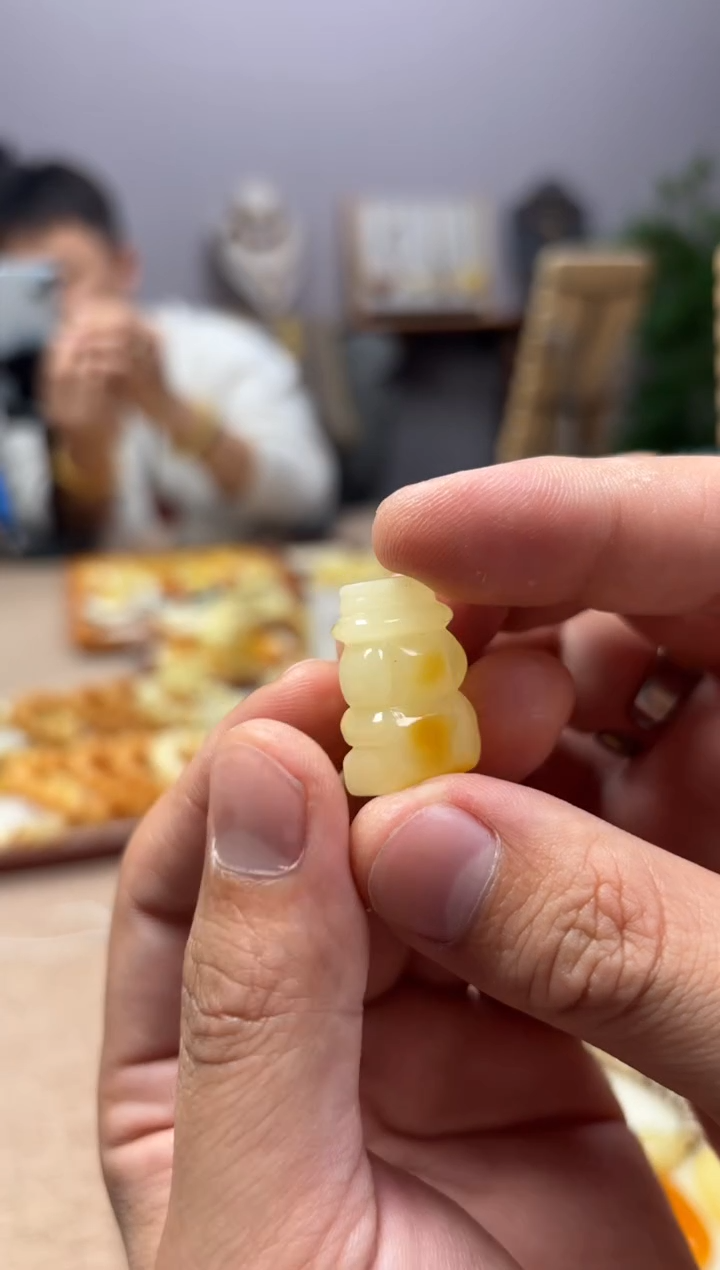 【闪购商品】蜜蜡裸石未镶嵌雕刻