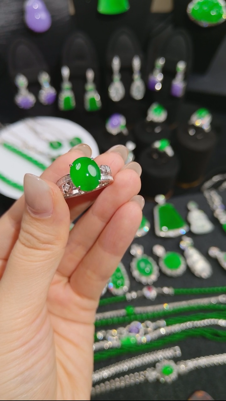 吊坠(不含链)18K金镶嵌翡翠蛋面戒指