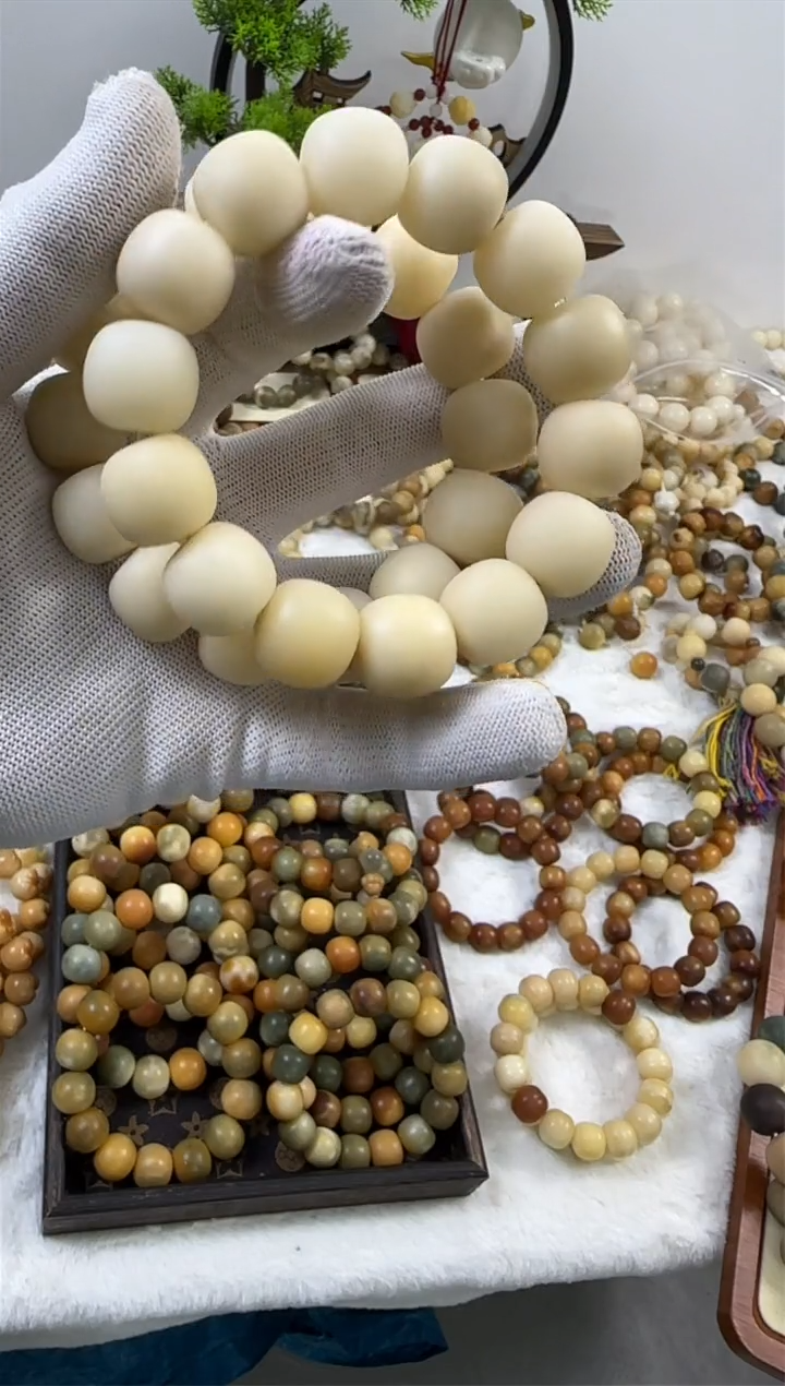 【闪购商品】白玉菩提吊坠18奶白桶珠