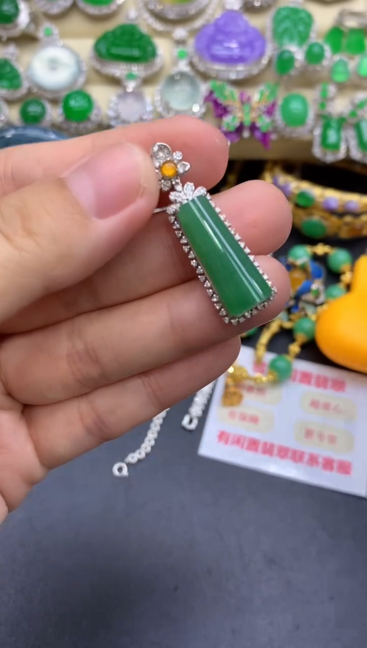 颈饰18K金镶嵌翡翠232-中国好珍宝