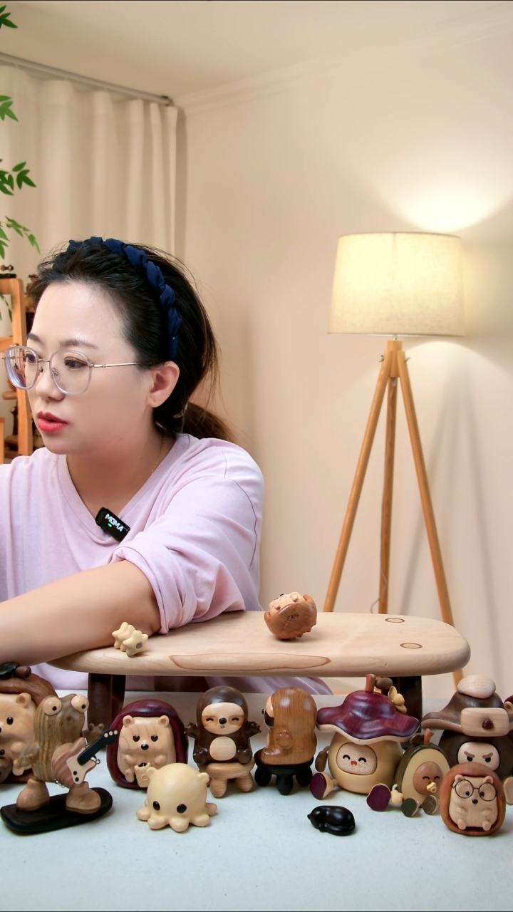 木樱桃木小刺猬 微瑕矿物线或者树节