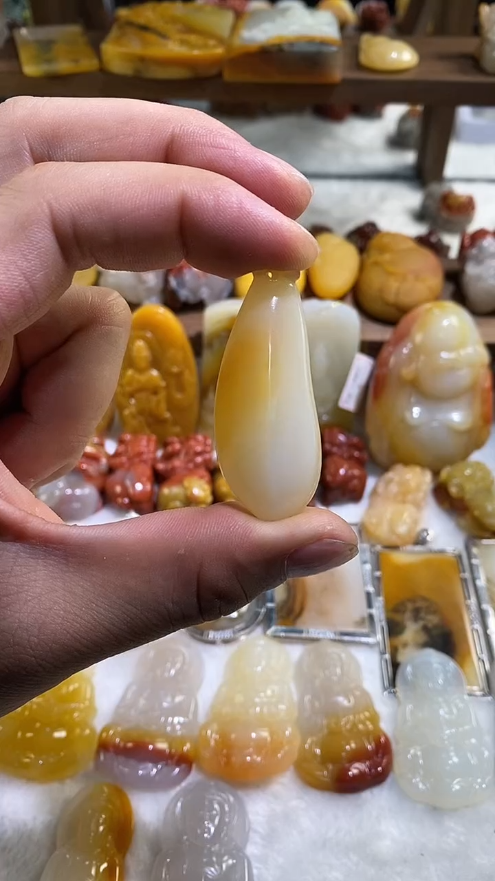 未镶嵌石英质玉（黄龙玉）吊坠(不含链)黄龙玉豆子吊坠