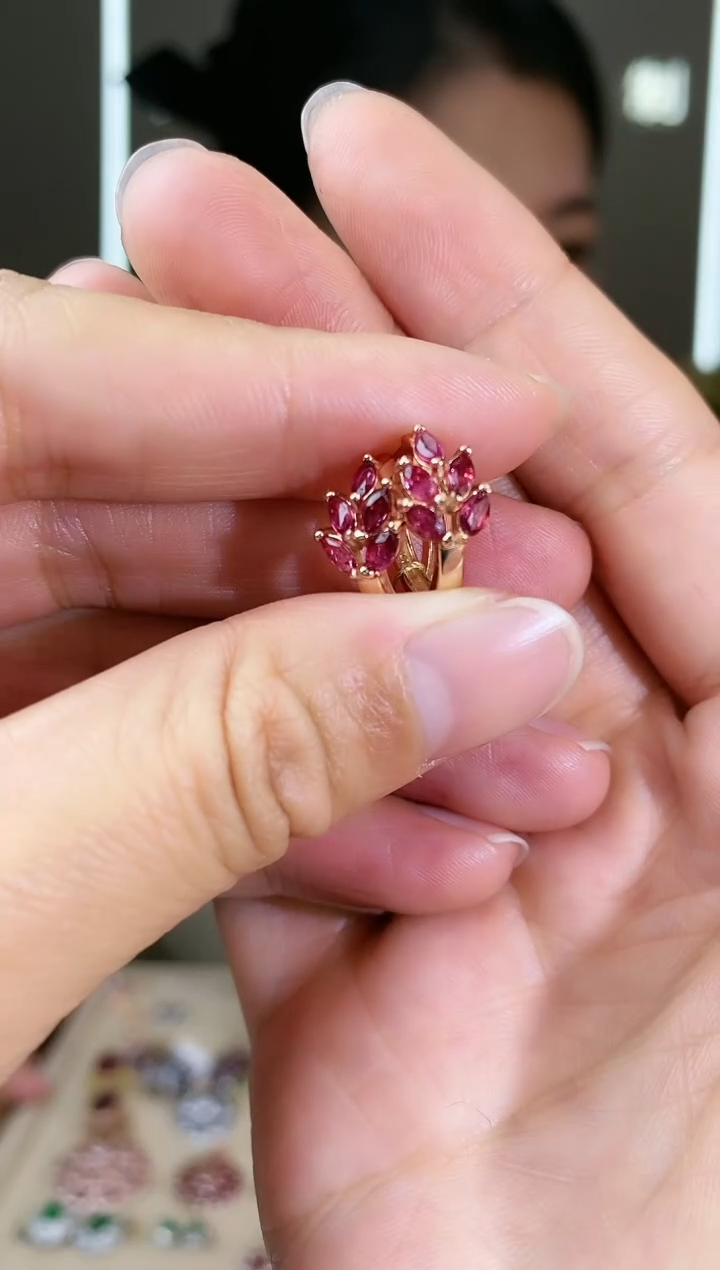 【闪购商品】红宝石耳饰银S925镶嵌耳饰