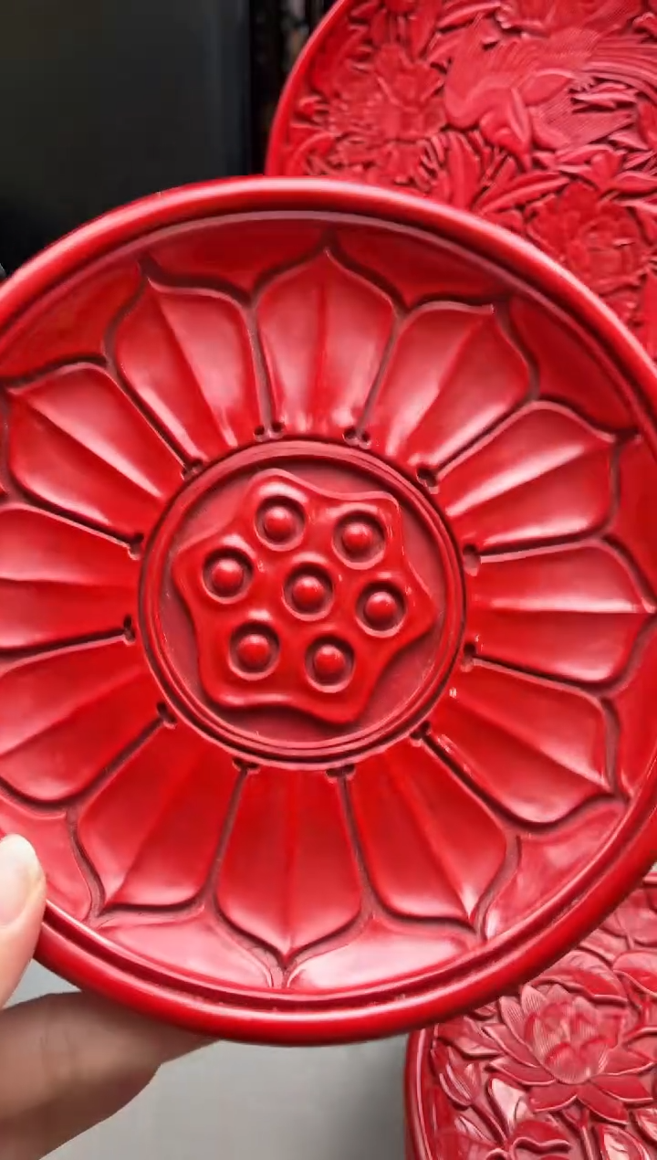 雕漆仿元代莲子小盘