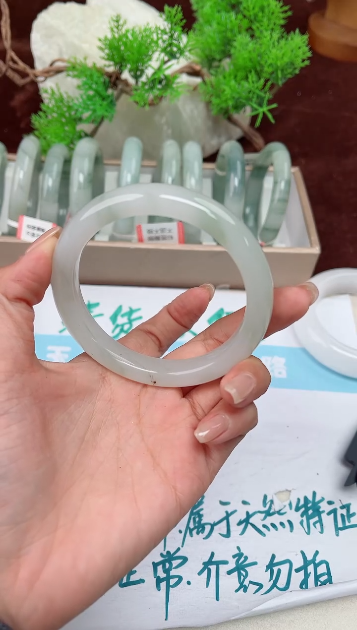 【闪购商品】石英质玉手镯未镶嵌631