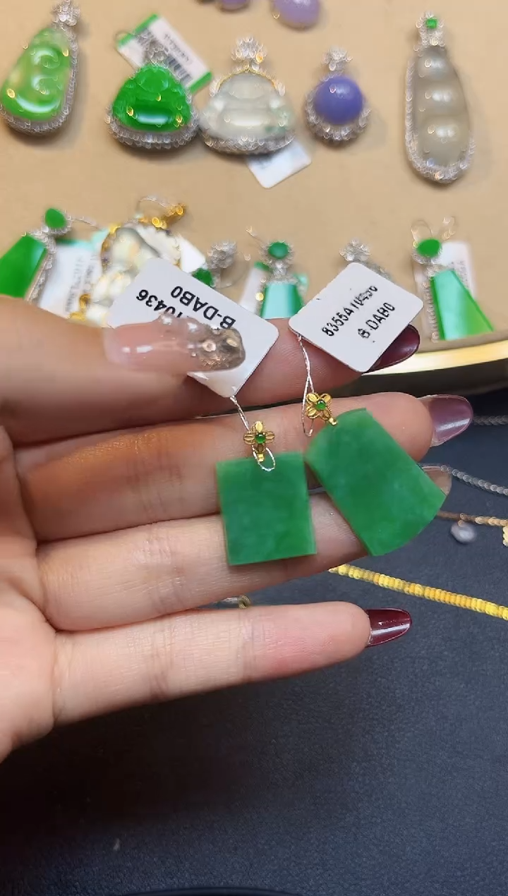 【闪购商品】翡翠吊坠(不含链)18K金镶嵌多样性发其一2110