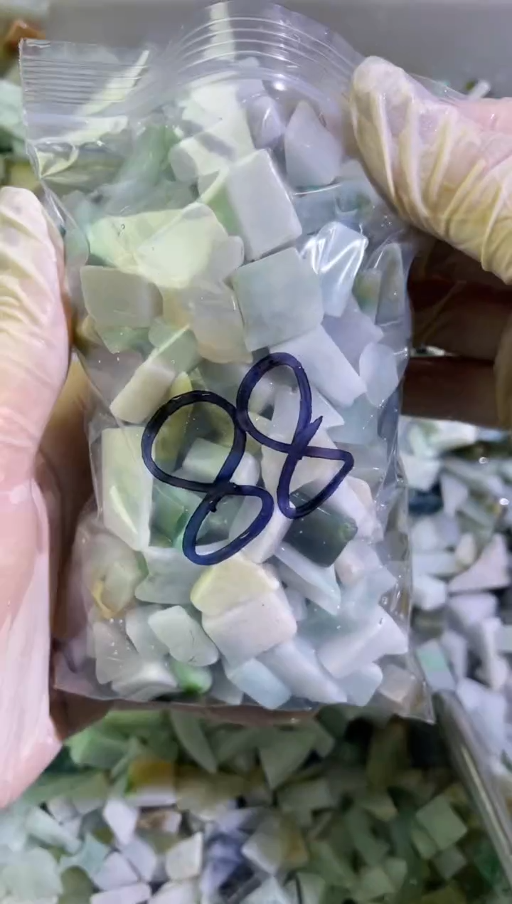 【闪购商品】翡翠颈饰未镶嵌天然翡翠小号500克88