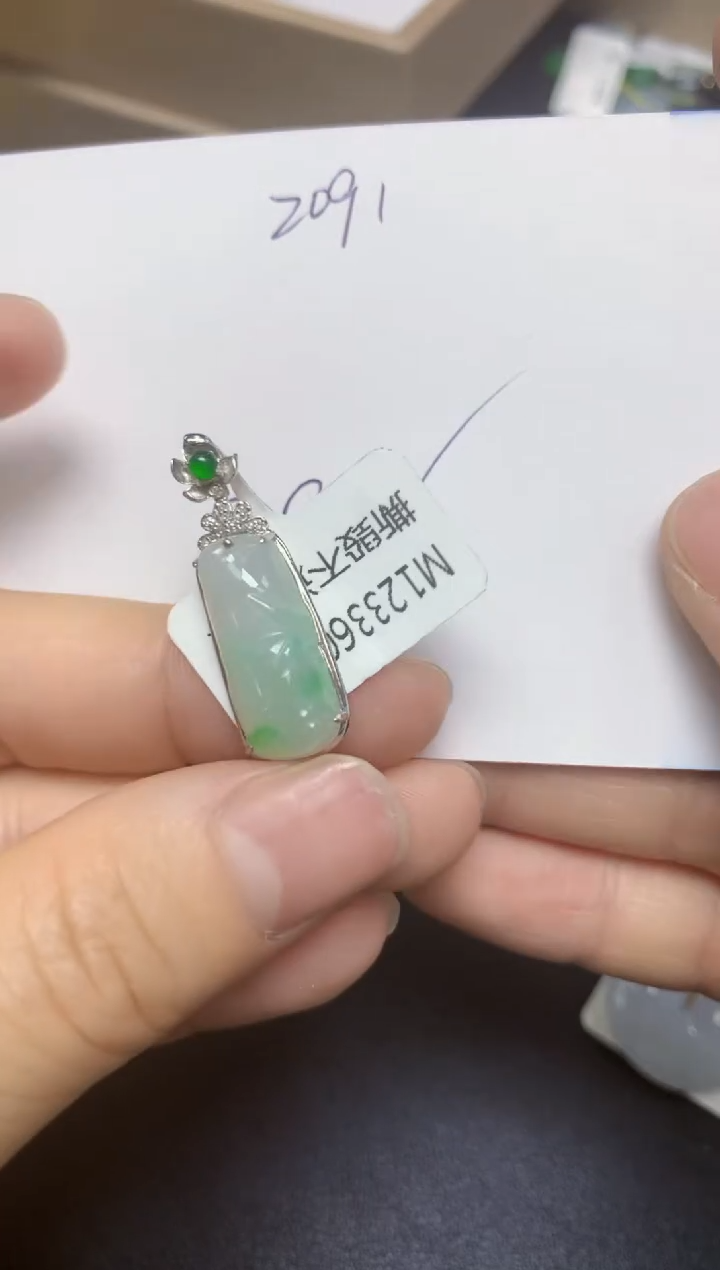 【闪购商品】翡翠18K金镶嵌挂件天然翡翠A货