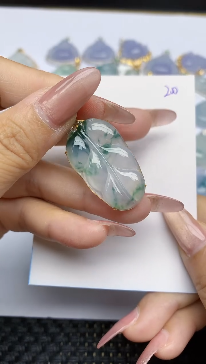 【闪购商品】翡翠颈饰18K金镶嵌天然A货翡翠 200