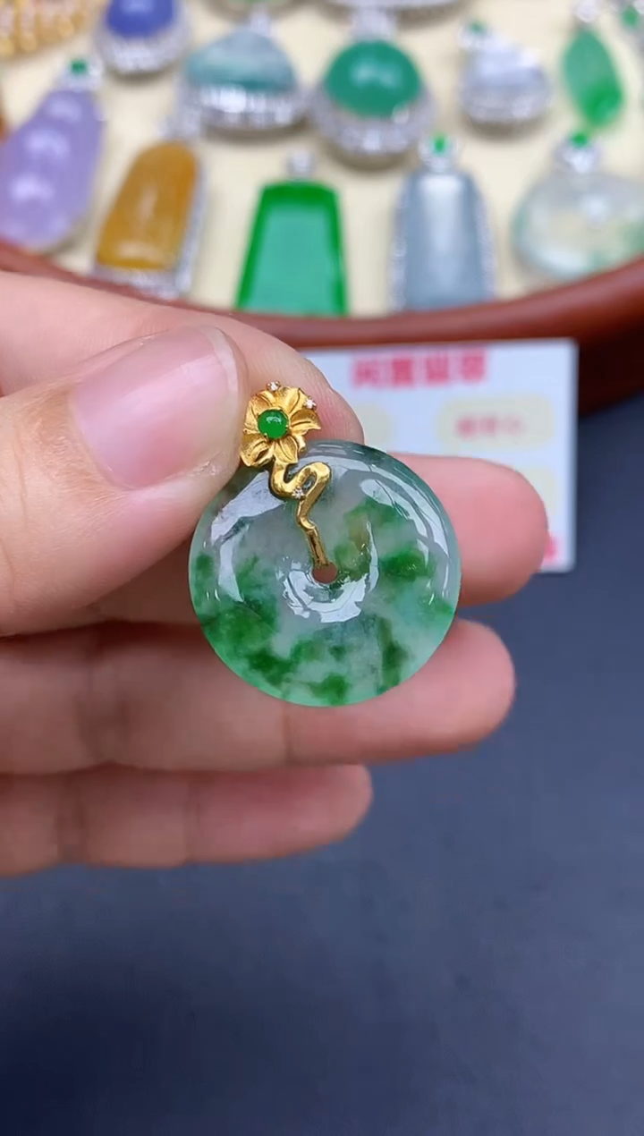 颈饰18K金镶嵌翡翠390-中国好珍宝