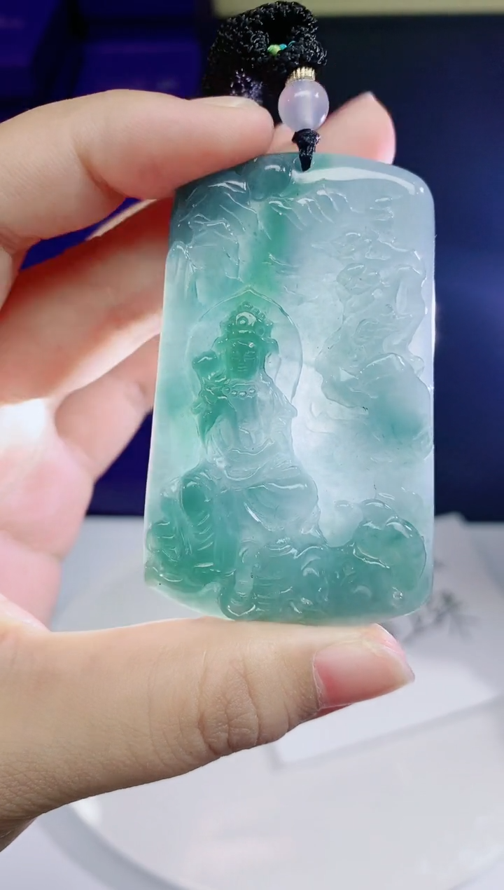 翡翠未镶嵌颈饰              