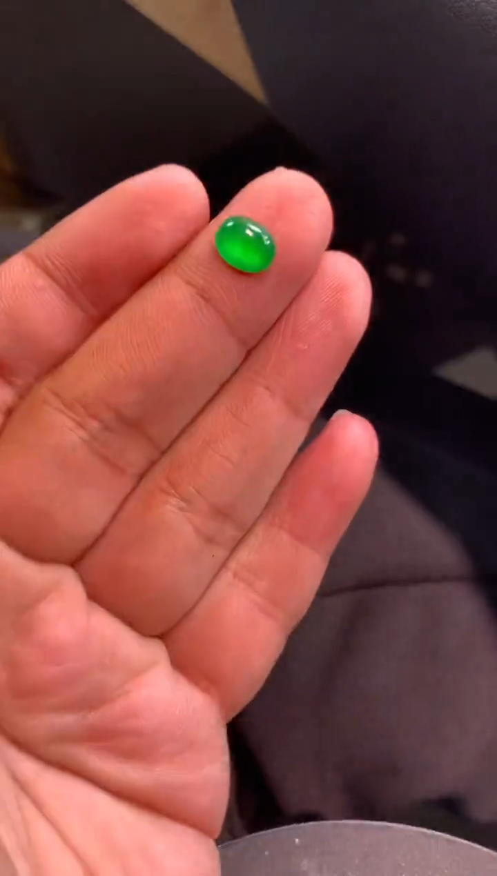 【闪购商品】翡翠颈饰未镶嵌蛋面