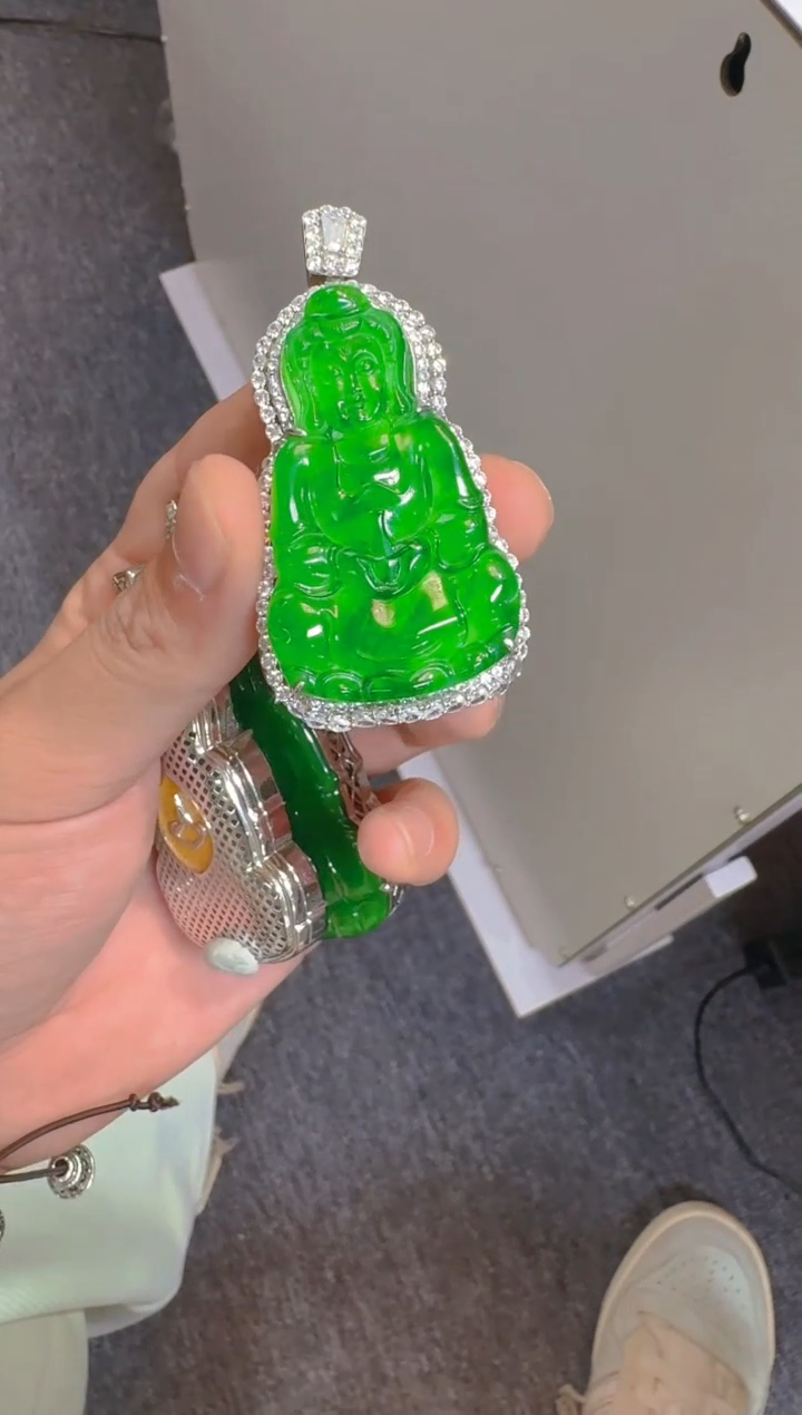 【闪购商品】翡翠吊坠(赠链)银S925镶嵌天然A货翡翠