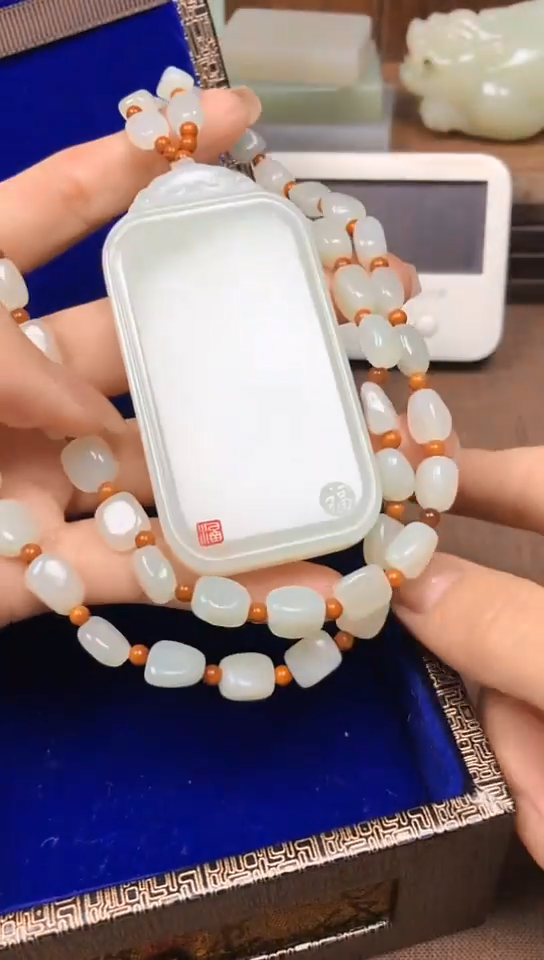 颈饰未镶嵌和田玉文*君文