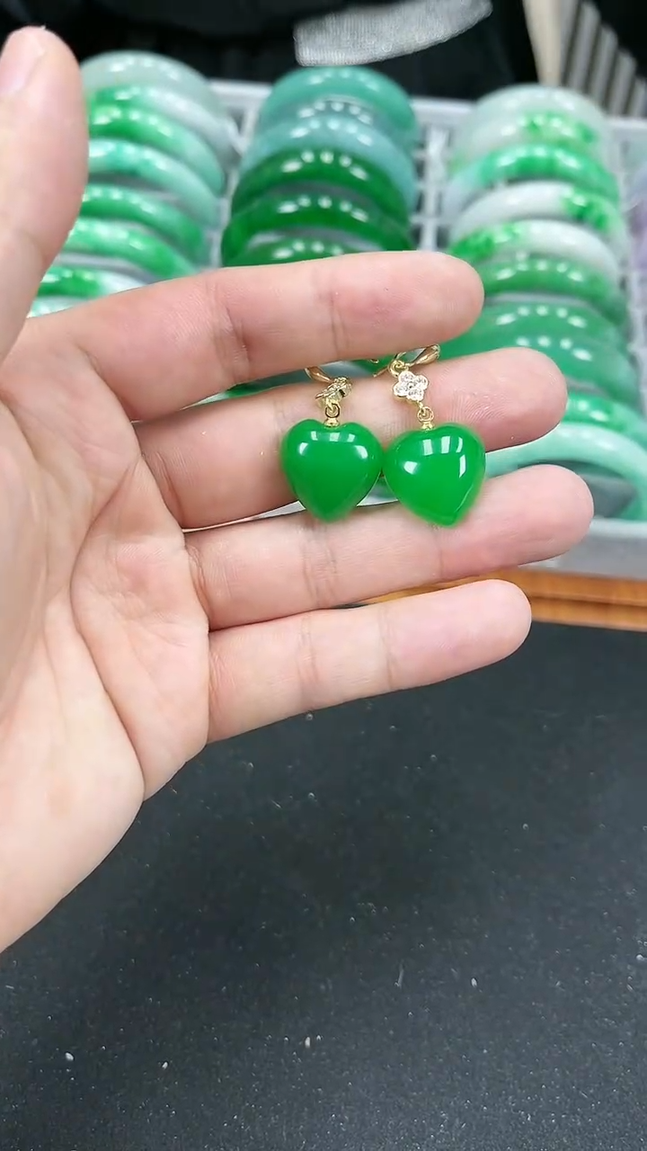 【闪购商品】翡翠耳饰未镶嵌s10 冰辣阳绿爱心耳钩