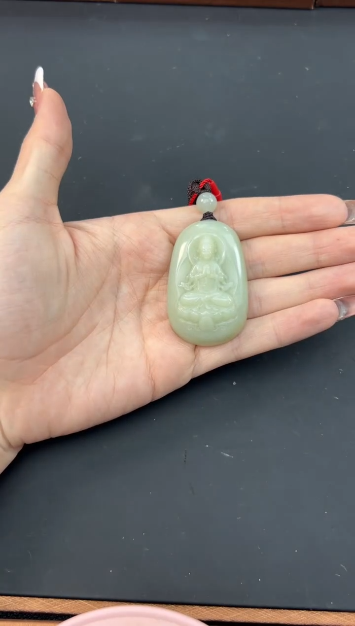 【闪购商品】和田玉吊坠(赠链)未镶嵌且末微色差迪克兰吊坠