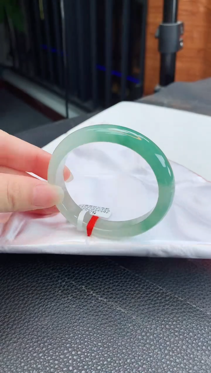 【闪购商品】翡翠手镯未镶嵌缅甸天然翡翠A货手镯