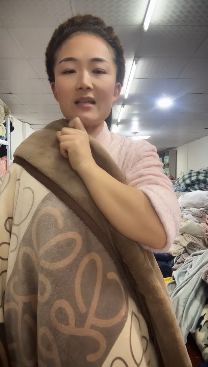 法兰绒罗伊微被子2.3*2