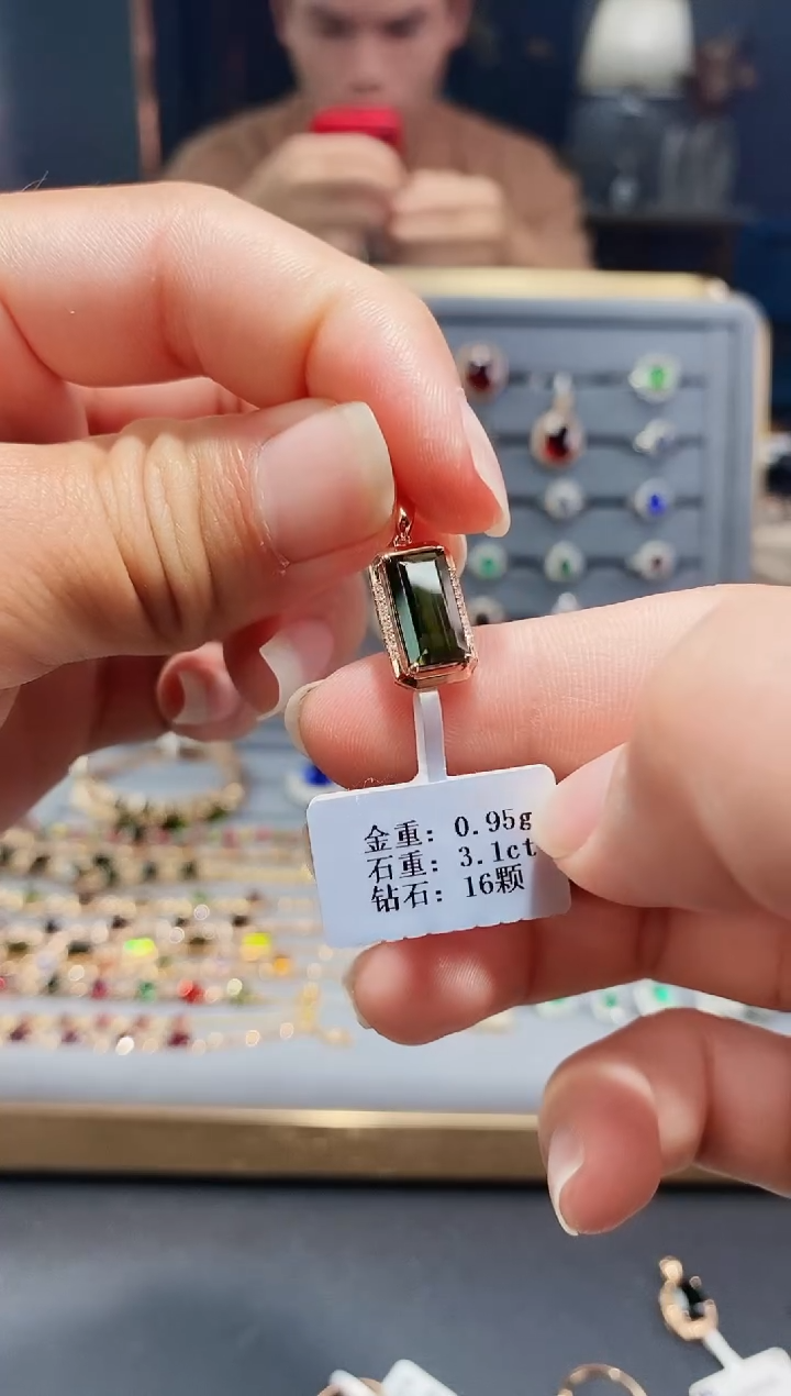 【闪购商品】碧玺颈饰18K金镶嵌3.1..