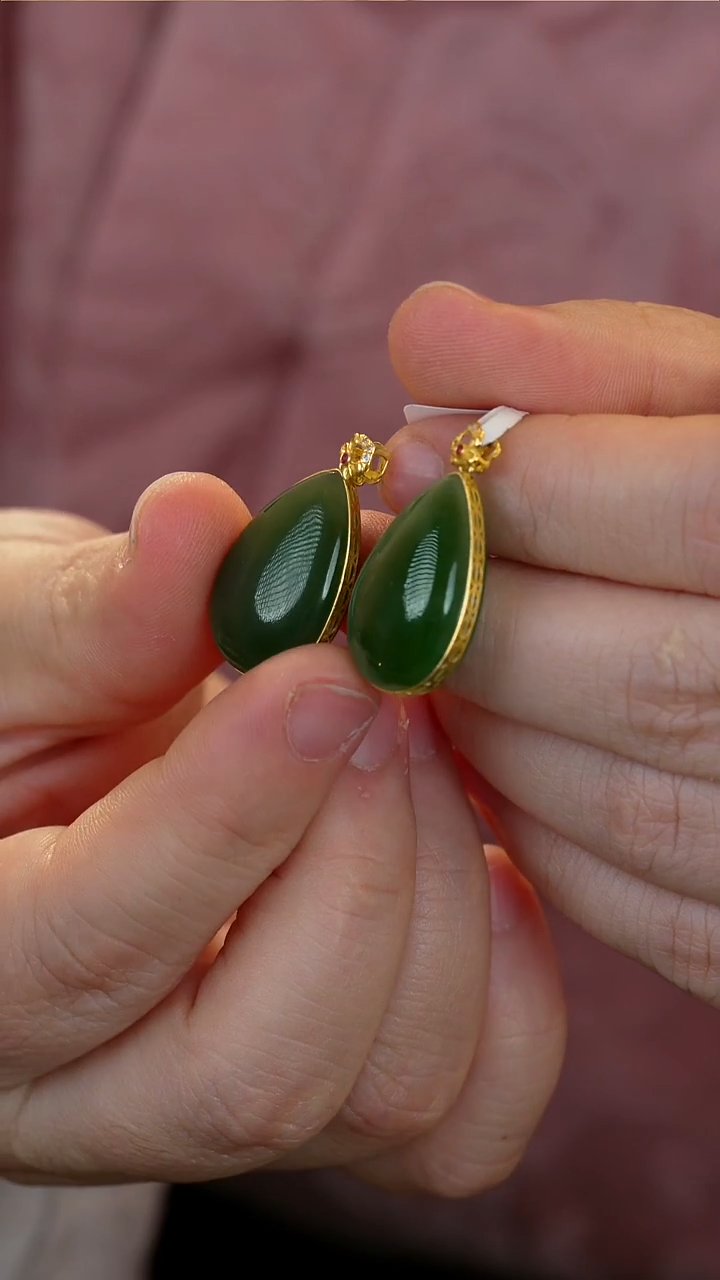 颈饰18K金镶嵌和田玉心**荣【28】一对