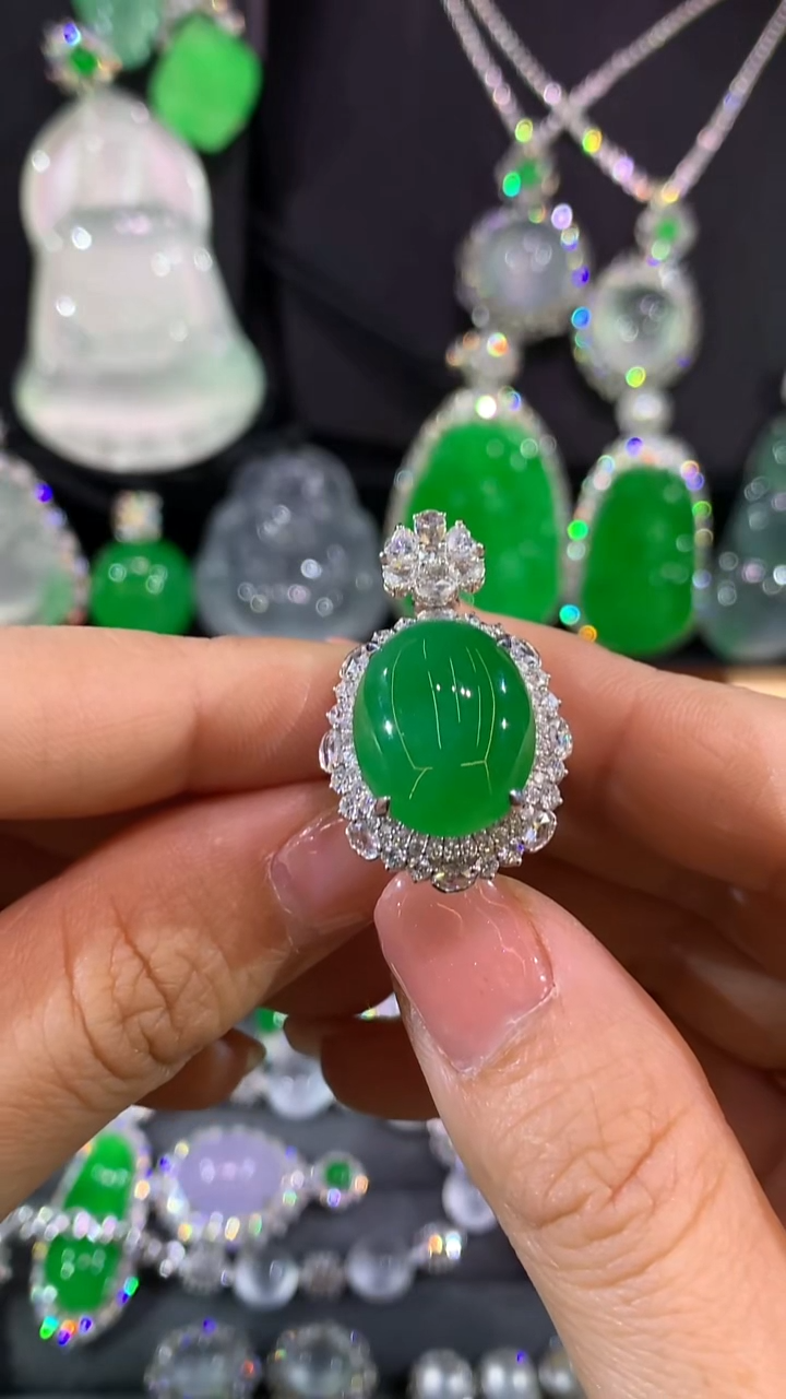 18K金镶嵌戒指翡翠两用款