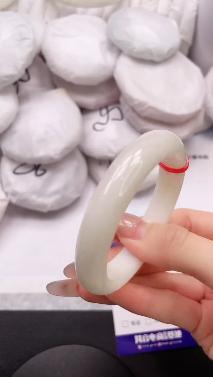 【闪购商品】和田玉手镯未镶嵌15K147-52