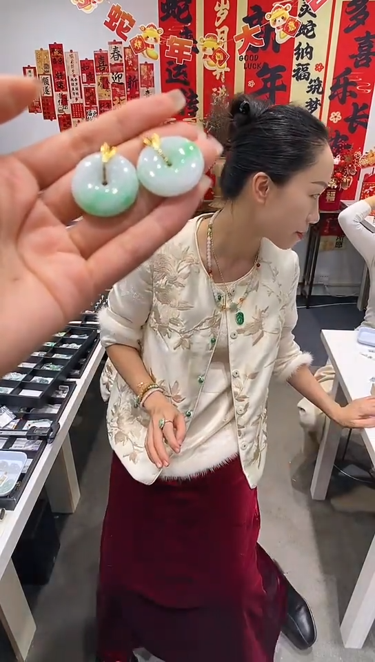 【闪购商品】翡翠吊坠(不含链)18K金镶嵌平安扣 多样性发其一
