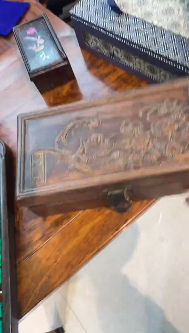 【闪购商品】木花梨木雕刻侧翻盒
