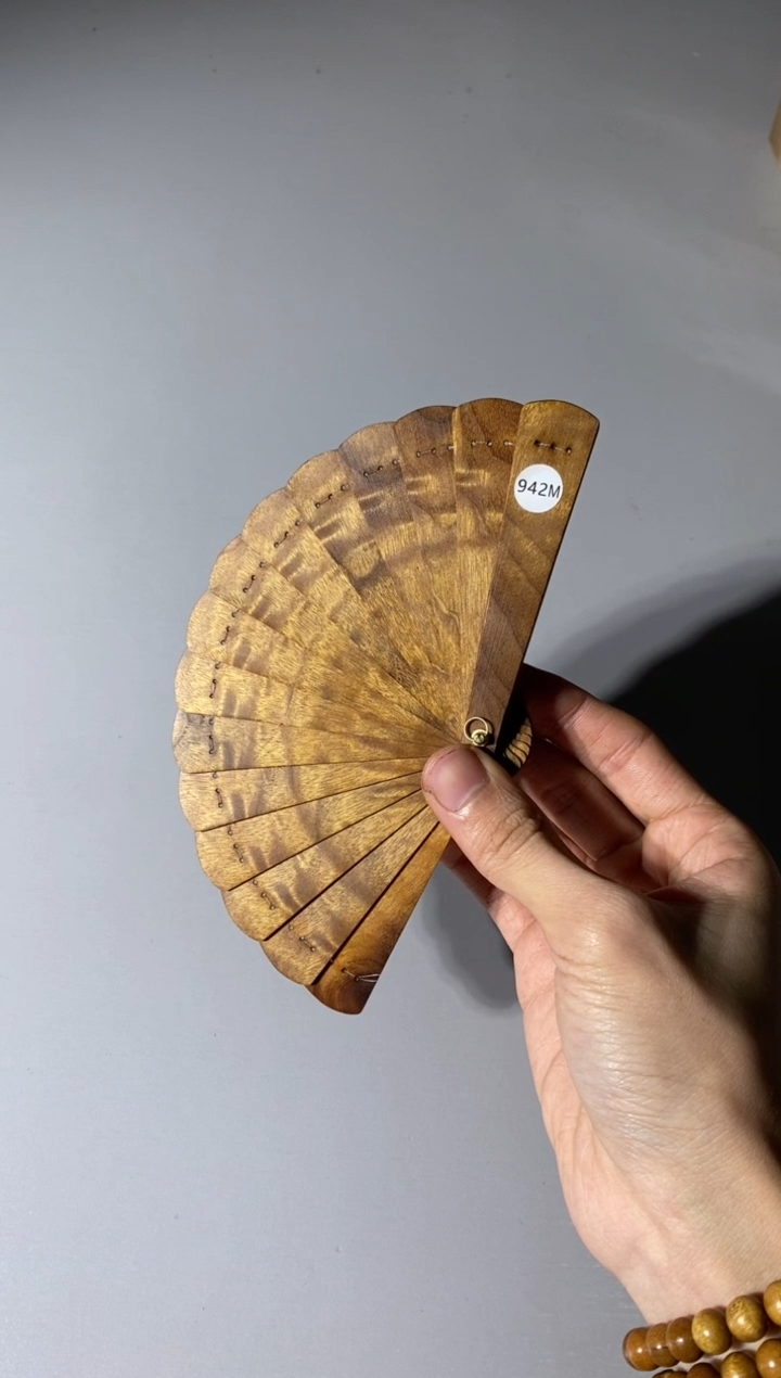 【闪购商品】金丝楠木雕942号10cm金丝楠木小叶桢楠掌中扇