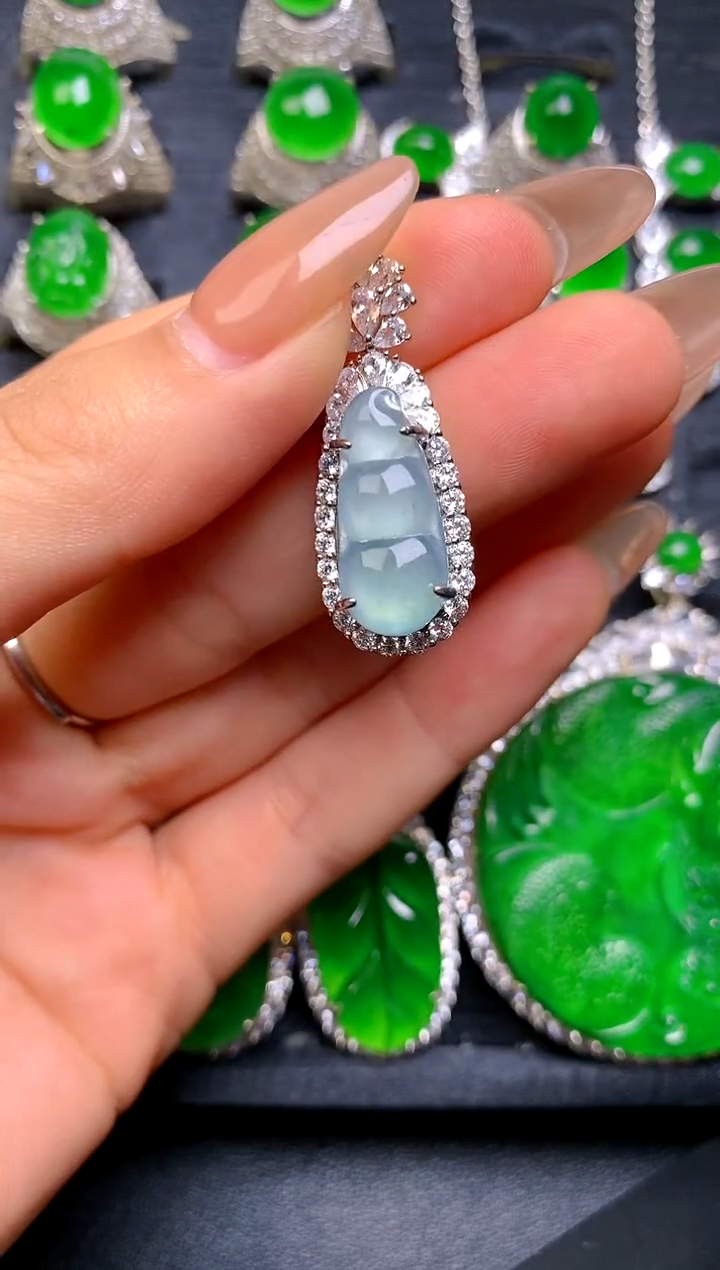 【闪购商品】翡翠吊坠(赠链)未镶嵌福豆吊坠